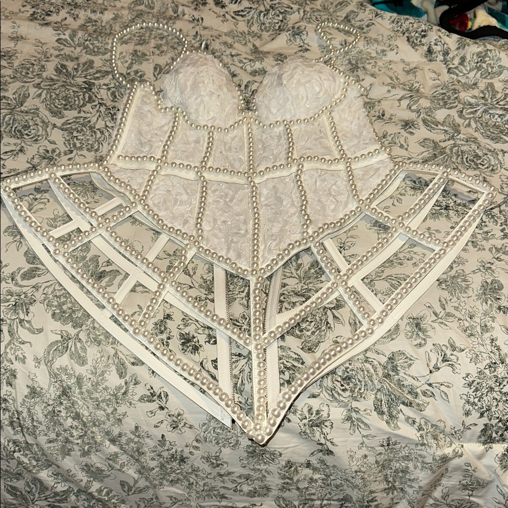 AKIRA PEARL QUEEN CORSETED CAGE TOP Size L - Picture 6 of 8